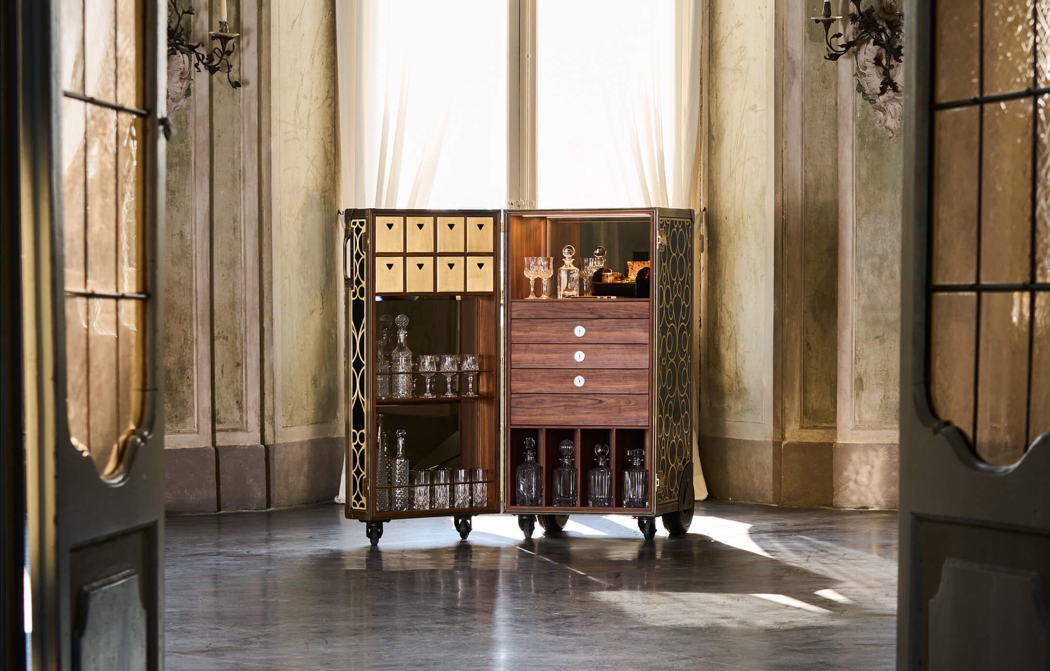 London Trunk Luxury bar cabinet laErre Trunks